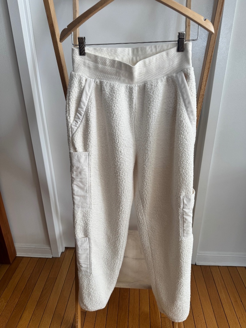 ALO Micro Sherpa High Waisted Cargo Sweatpant in Cream
